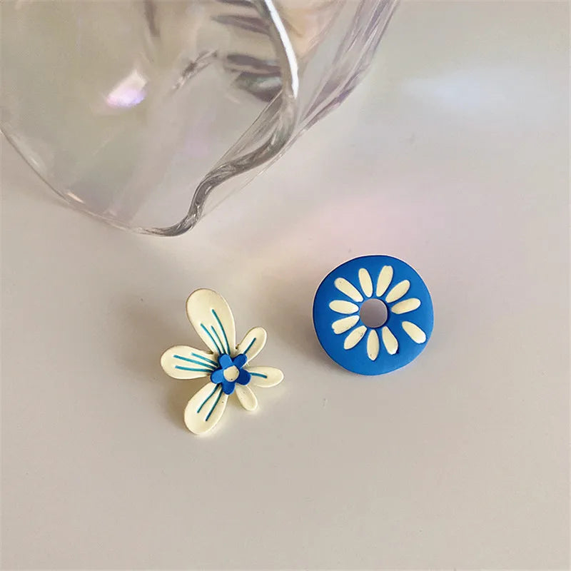 Asymmetrische Blauwe Bloemenoorbellen - Mijn Oorbellen